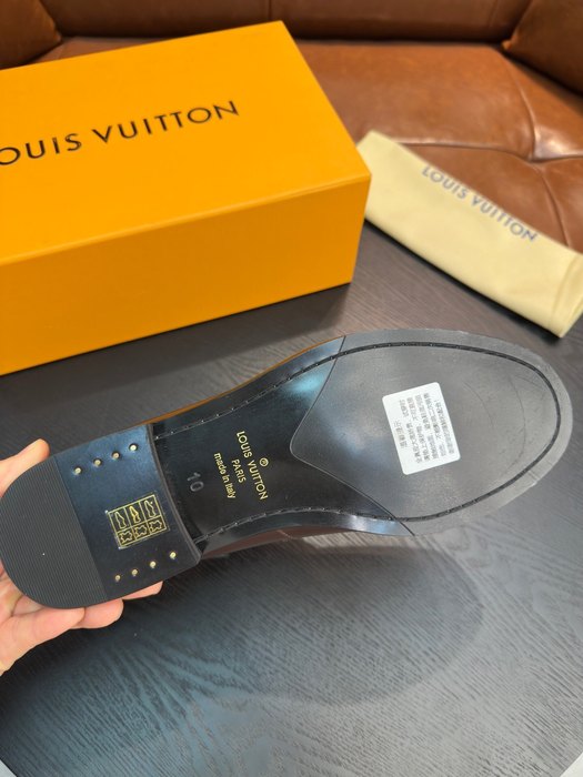 Shoes Louis Vuitton men's casual leather loafers Brown