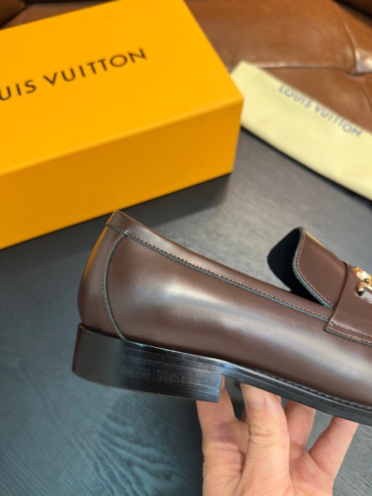 Shoes Louis Vuitton men's casual leather loafers Brown