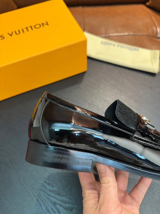 Shoes Louis Vuitton men's casual loafer Black 001