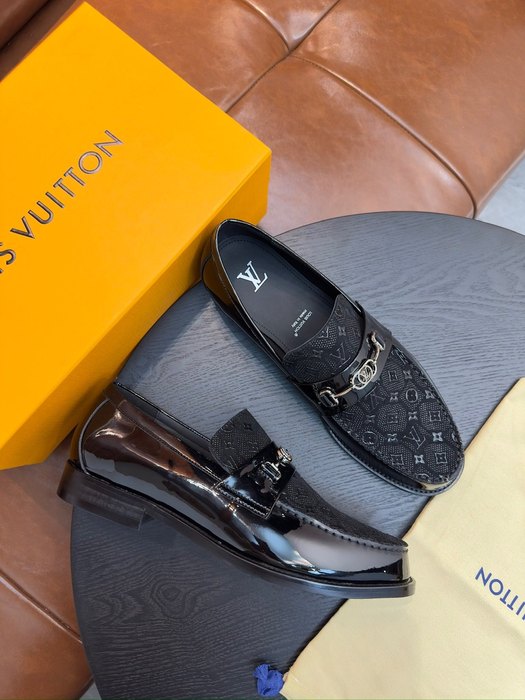 Shoes Louis Vuitton men's casual loafer Black 001
