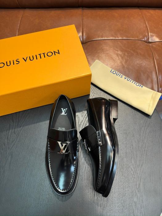 Shoes Louis Vuitton men's casual loafer Black