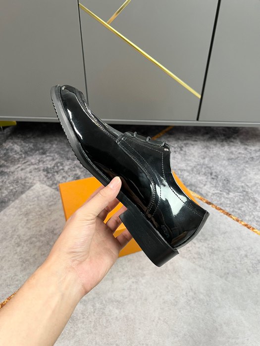 Shoes Louis Vuitton men's formal leather shoes Black