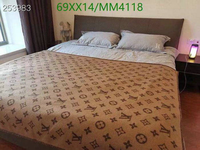 Yupoo LV blanket Brown