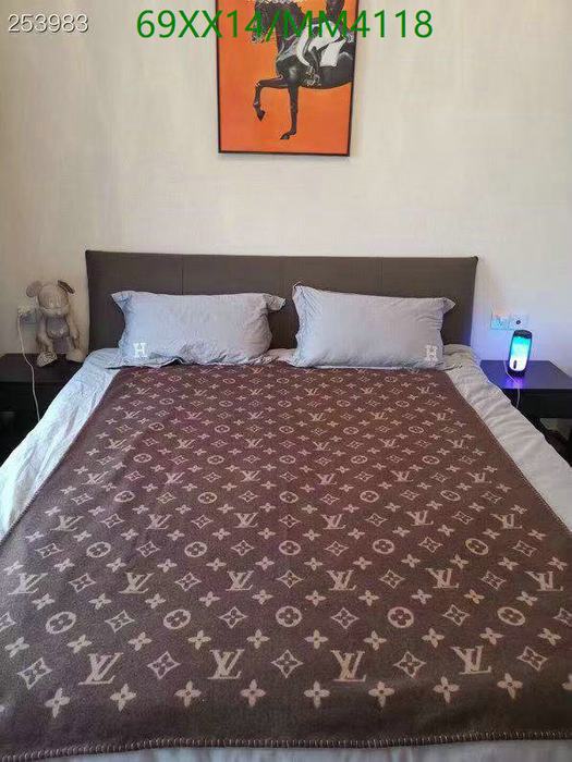 Yupoo LV blanket Brown