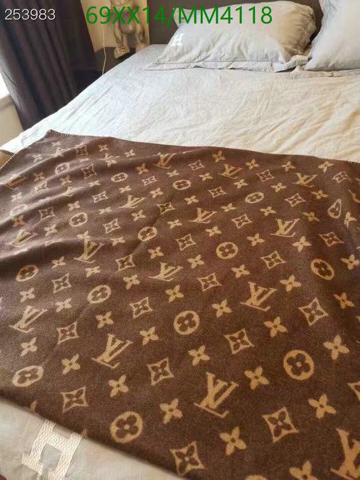 Yupoo LV blanket Brown