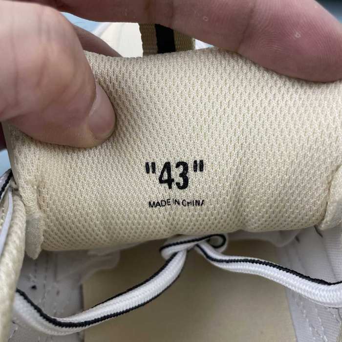 OFF WHITE   2024  36 47