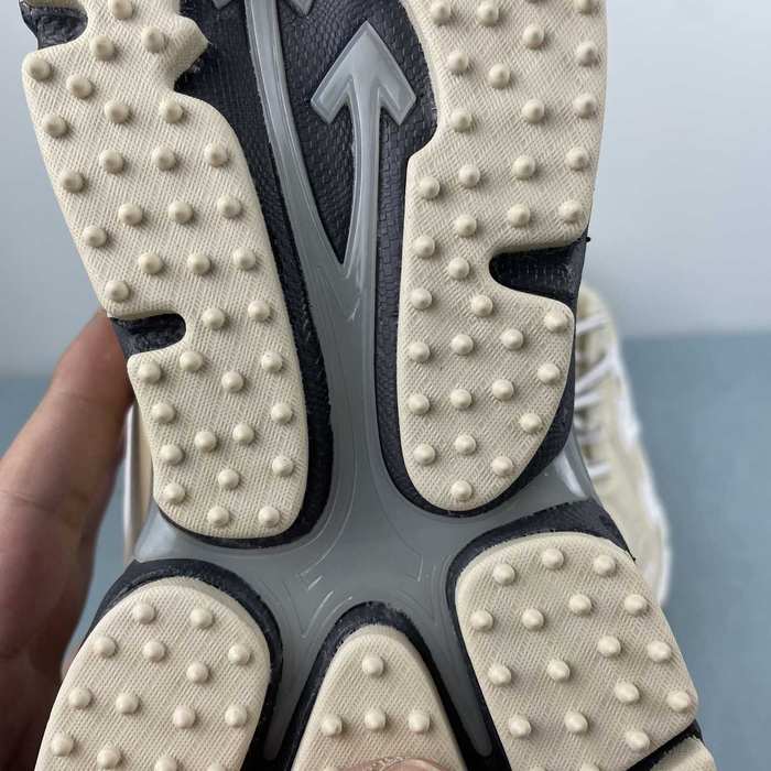 OFF WHITE   2024  36 47