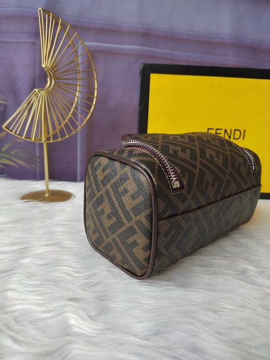 Bag Fendi Brown Size 25x17x13cm