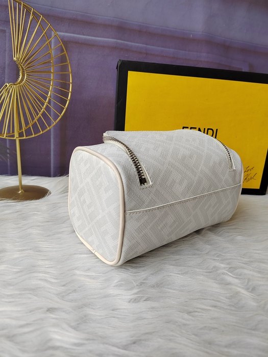 Bag Fendi cosmetic bag Beige Size 25x17x13cm
