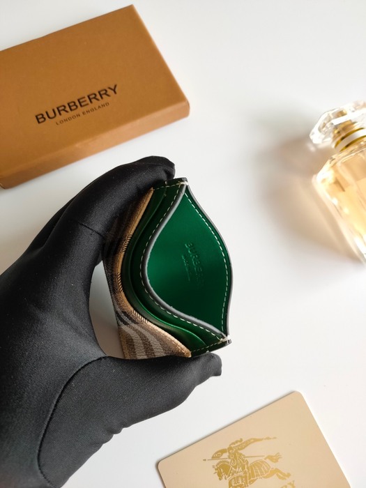 Card holder Burberry Green Size 10.5x7.5cm