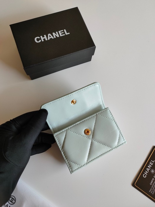 Card holder Chanel classic quilted lambskin card holder Beige