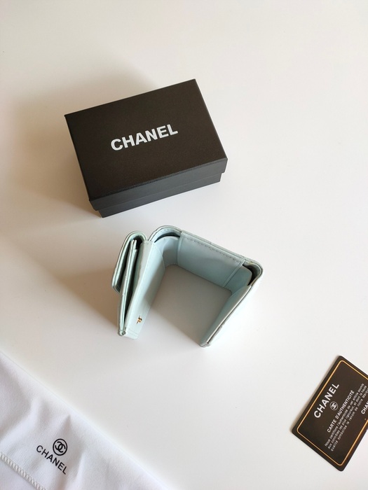 Card holder Chanel classic quilted lambskin card holder Beige