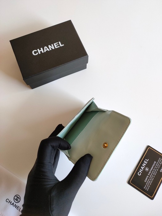 Card holder Chanel classic quilted lambskin card holder Beige