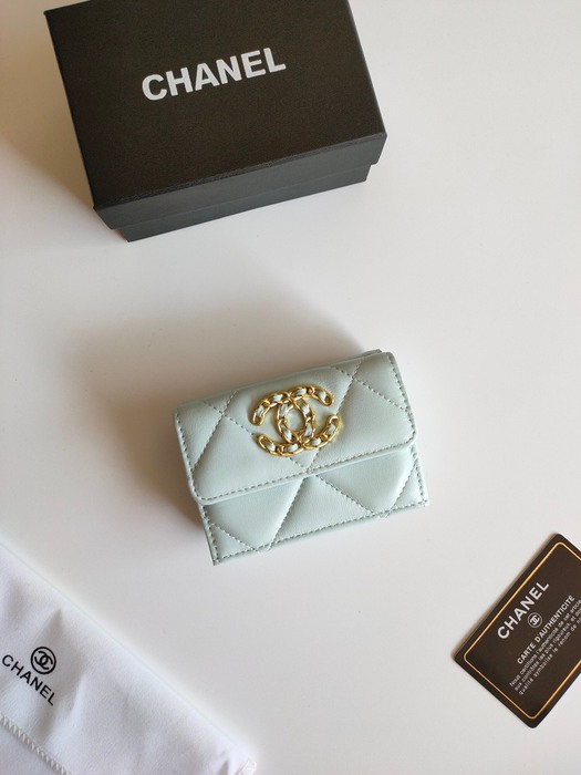 Card holder Chanel classic quilted lambskin card holder Beige