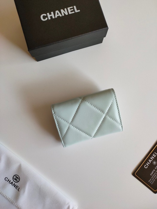 Card holder Chanel classic quilted lambskin card holder Beige