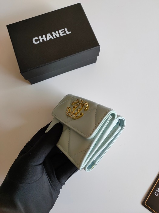 Card holder Chanel classic quilted lambskin card holder Beige