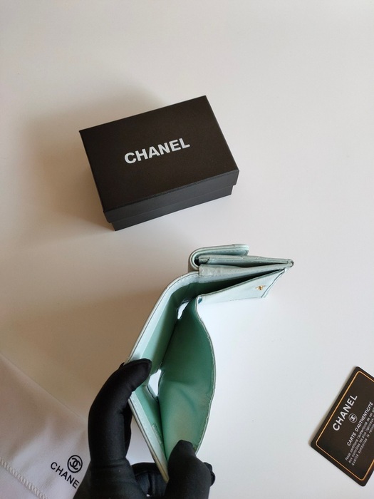 Card holder Chanel classic quilted lambskin card holder Beige