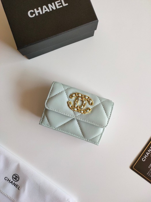 Card holder Chanel classic quilted lambskin card holder Beige