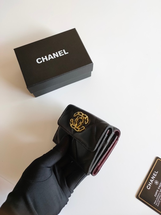 Card holder Chanel quilted lambskin chain logo card holder Black