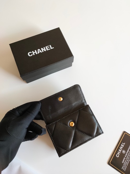 Card holder Chanel quilted lambskin chain logo card holder Black