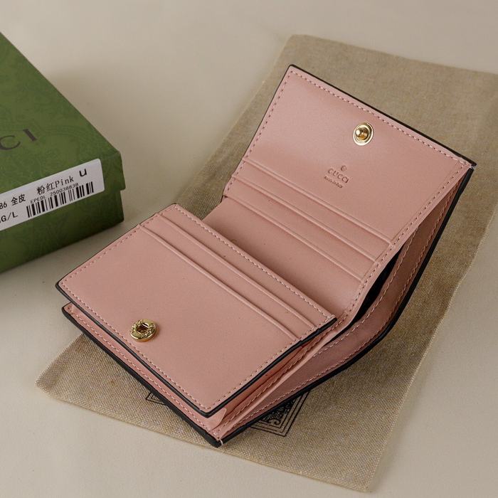 Card holder Gucci GG Marmont bi fold card wallet Beige Size 11x8.5x3cm