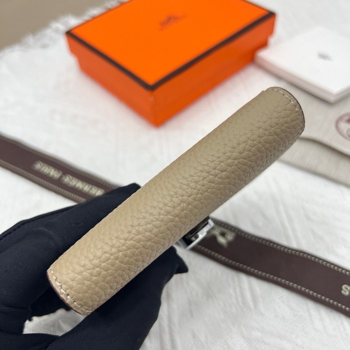Card holder Hermes leather card holder with silver button Beige Size 10x8cm