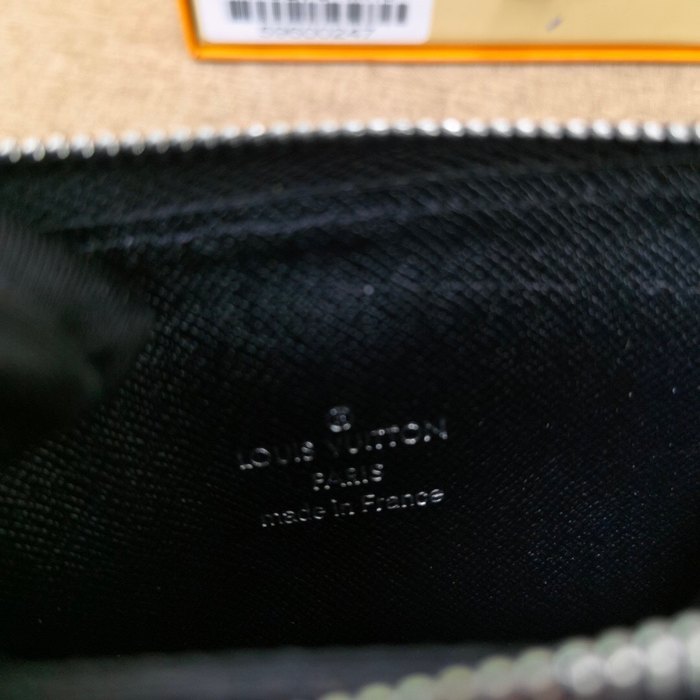 Card holder Louis Vuitton Black Size 13x9.5x2.5cm