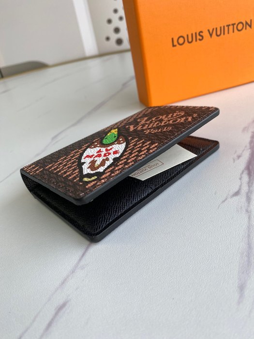 Card holder Louis Vuitton Brown Size 8x11cm