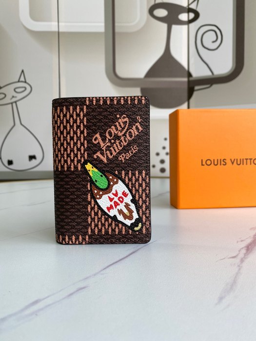 Card holder Louis Vuitton Brown Size 8x11cm