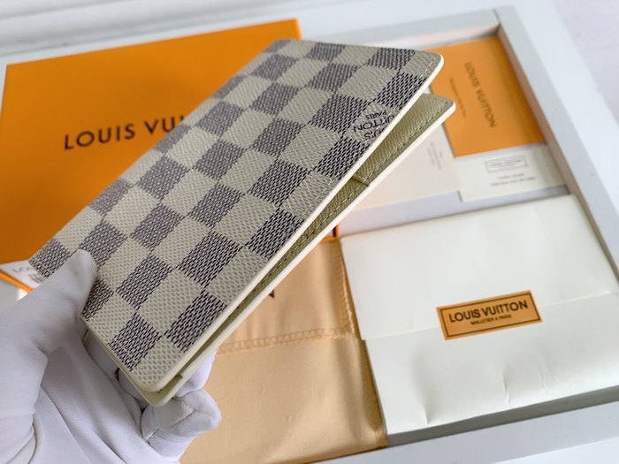 Card holder Louis Vuitton Damier Azur Beige Size 10x14cm