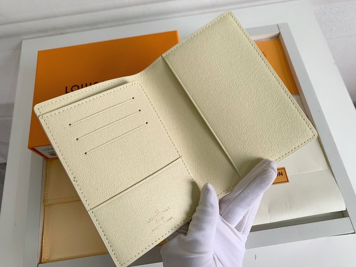 Card holder Louis Vuitton Damier Azur Beige Size 10x14cm