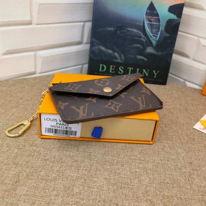 Card holder Louis Vuitton M69431 Monogram Brown Size 13x9.5x2.5cm 001