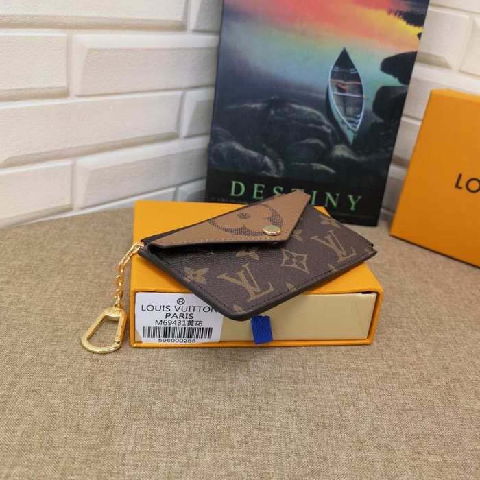 Card holder Louis Vuitton M69431 Monogram Brown Size 13x9.5x2.5cm