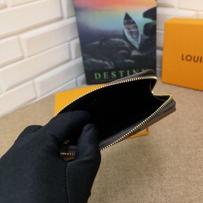 Card holder Louis Vuitton M69431 Monogram Brown Size 13x9.5x2.5cm