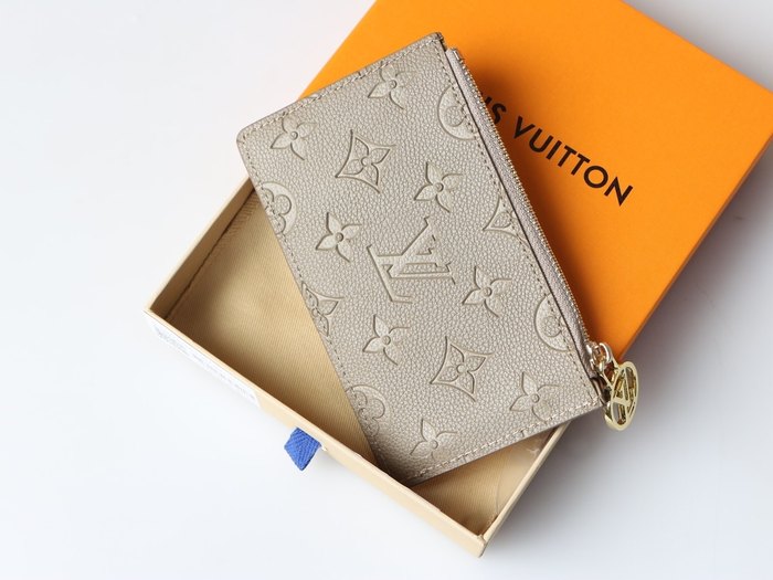 Card holder Louis Vuitton card holder Beige Size 12x8x0.8cm