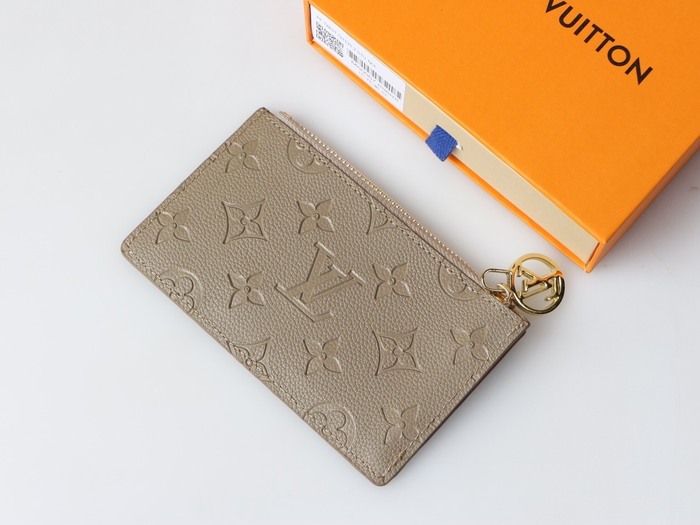 Card holder Louis Vuitton card holder Beige Size 12x8x0.8cm