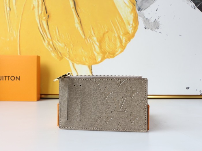 Card holder Louis Vuitton card holder Beige Size 12x8x0.8cm