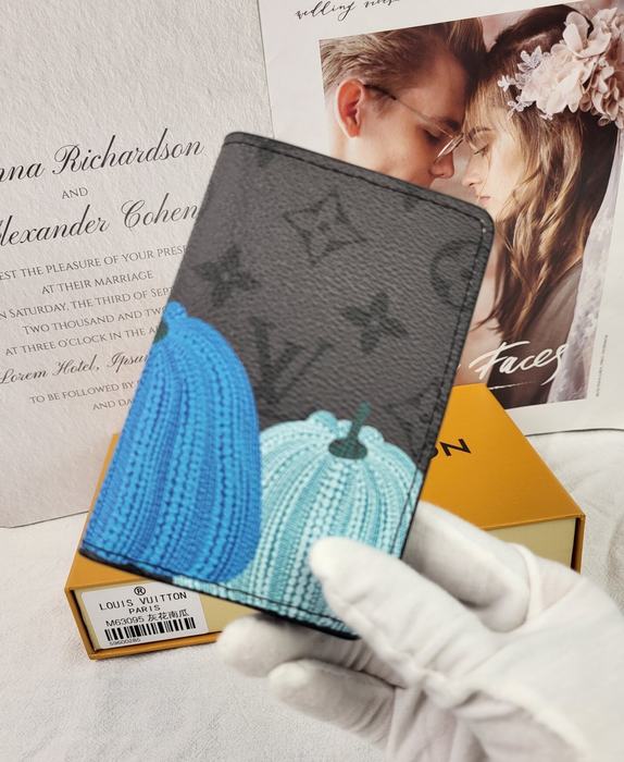 Card holder Louis Vuitton card holder Black Size 10x20x2cm