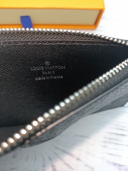 Card holder Louis Vuitton card holder Black Size 8x14.5x1