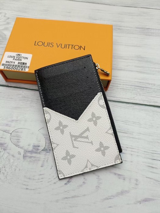 Card holder Louis Vuitton card holder Black Size 8x14.5x1