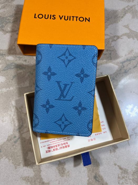 Card holder Louis Vuitton card holder Blue Size 8x11cm