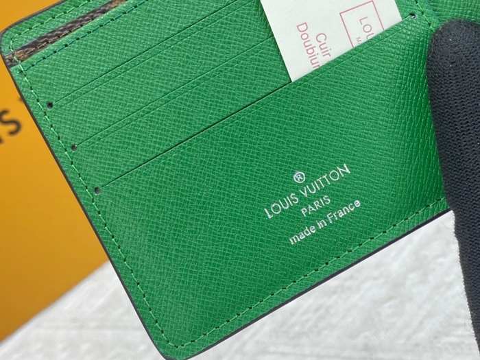 Card holder Louis Vuitton card holder Green Size 11.5x9cm