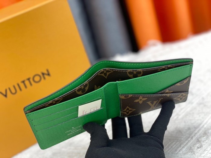 Card holder Louis Vuitton card holder Green Size 11.5x9cm