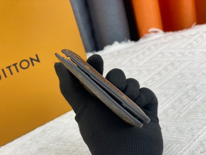 Card holder Louis Vuitton card holder Green Size 11.5x9cm