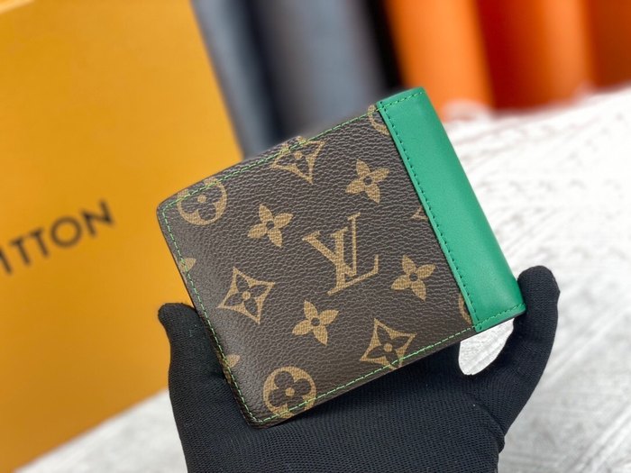 Card holder Louis Vuitton card holder Green Size 11.5x9cm