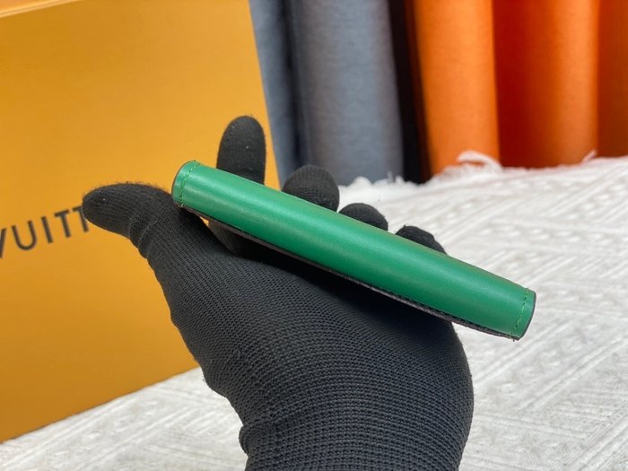 Card holder Louis Vuitton card holder Green Size 7.5x11x1cm