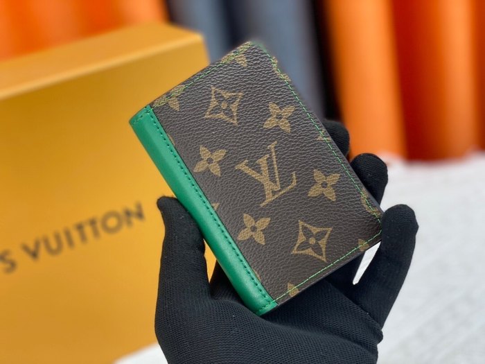 Card holder Louis Vuitton card holder Green Size 7.5x11x1cm