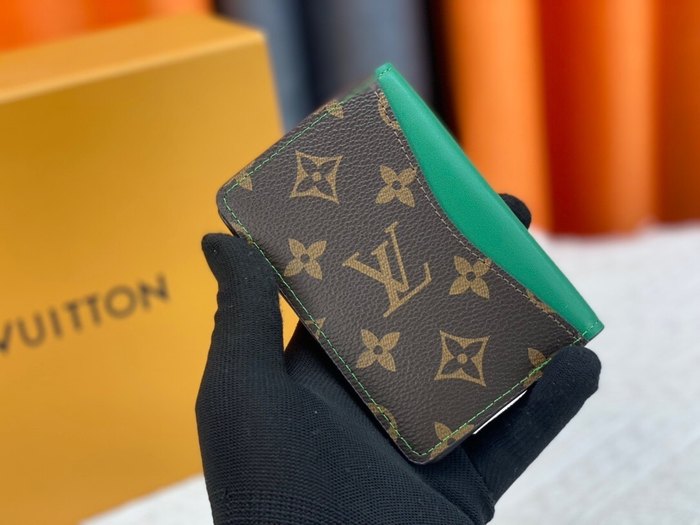 Card holder Louis Vuitton card holder Green Size 7.5x11x1cm