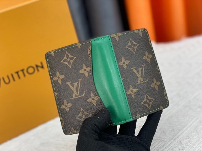 Card holder Louis Vuitton card holder Green Size 7.5x11x1cm