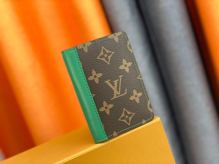 Card holder Louis Vuitton card holder Green Size 7.5x11x1cm